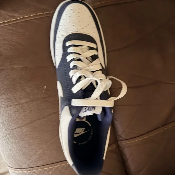 Nike Men’s Low-Top Sneakers - Navy and White - Picture 3 of 7
